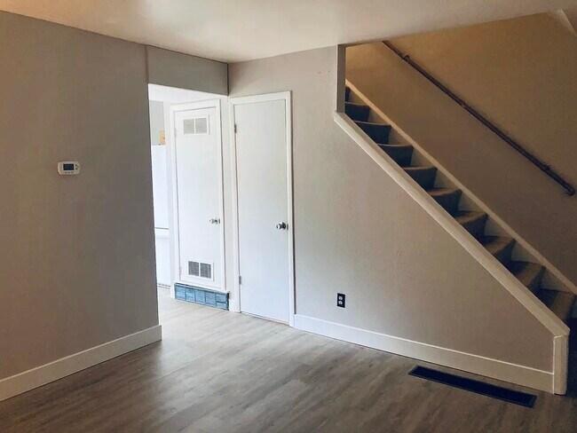 Foto del edificio - 1615 Cottonwood Dr