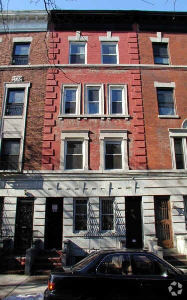 Primary Photo - 34 Hampton Pl