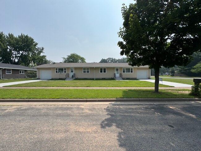 Building Photo - 2925 Leslie Ln