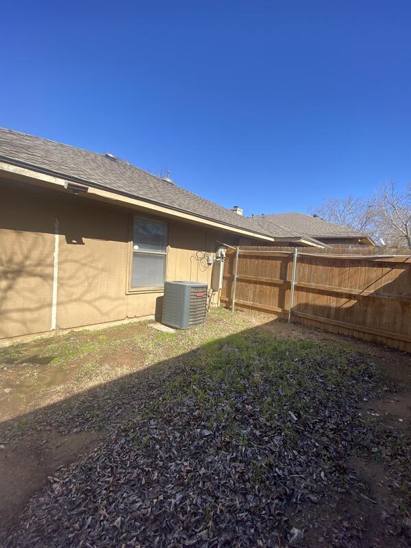 Building Photo - 2406 Kingsford Ct
