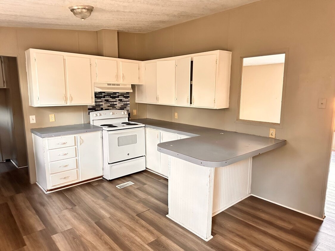 Foto del edificio - 3 BED 2 BATH FOR RENT IN FAYETTEVILLE NC