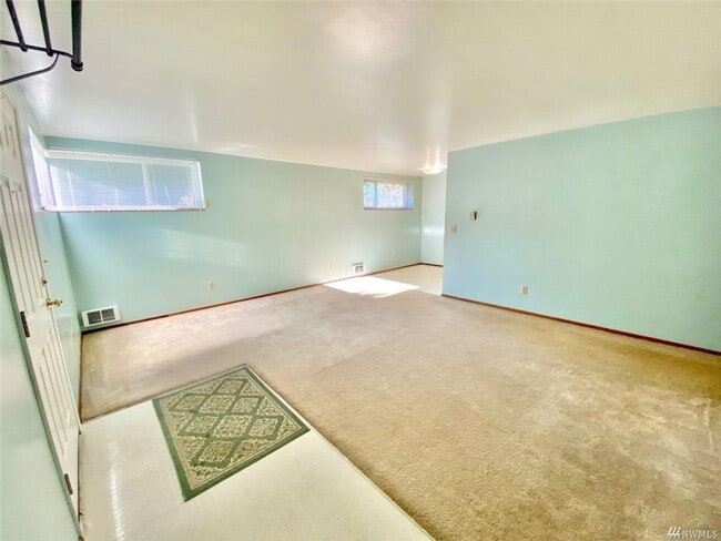 Building Photo - 2bd/1ba Seattle Triplex