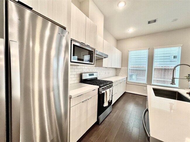Foto del edificio - 613 Thornton Oaks Ln