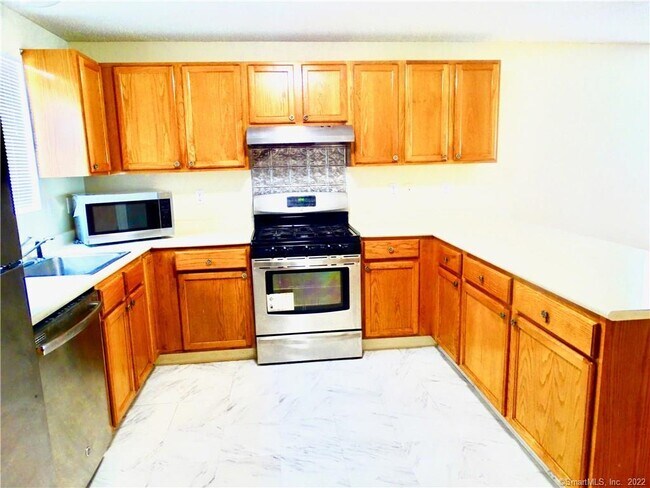 Building Photo - 20 Meadowrue Dr