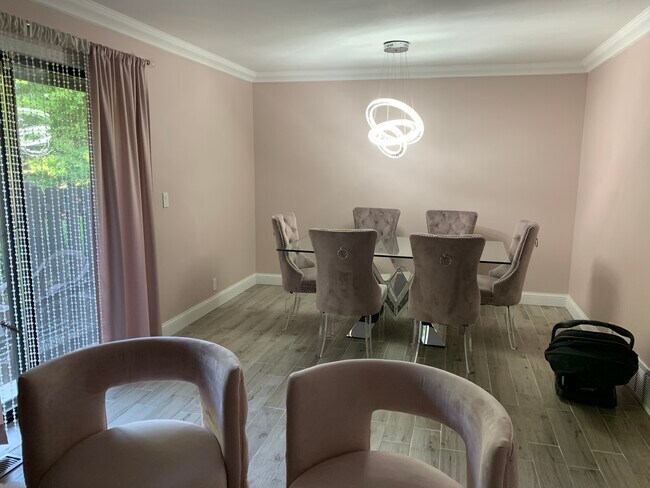 Foto del edificio - 3154 Lindenwood Dr
