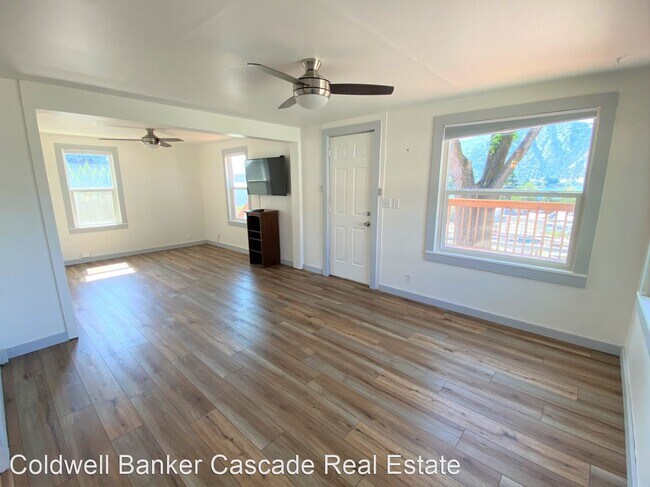 Building Photo - 1 br, 2 bath House - 72 Boetzkes Ave.