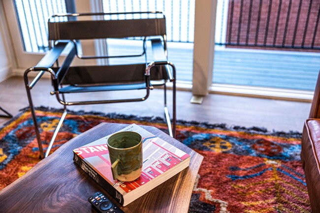 Foto del interior - 6 BR, 6 BA Co-living Apartment, Artist Des...