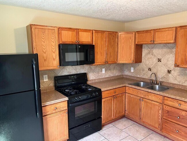 Building Photo - 1816 Buena Vista Dr SE