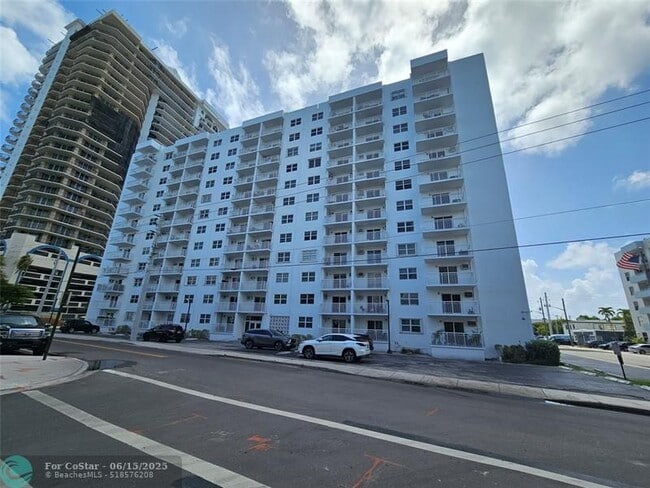 Building Photo - 200 S Birch Rd