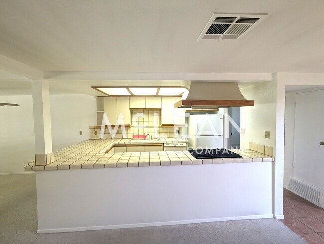 Building Photo - Now Available!  2737 E. Plaimor Avenue in ...
