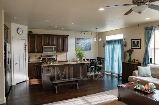 Building Photo - 4154 Cresthaven Ln
