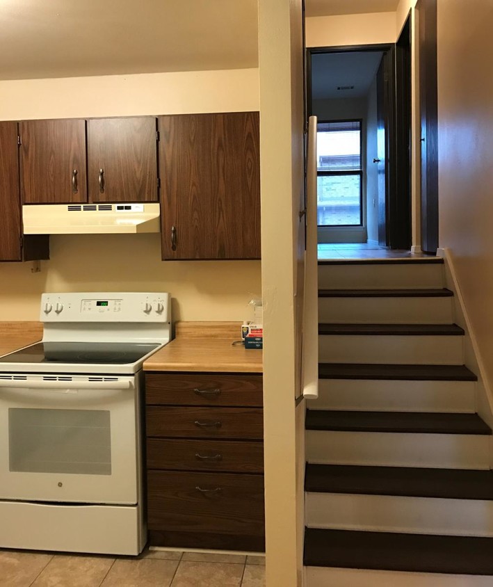 Building Photo - 9061 N Park Plaza Ct