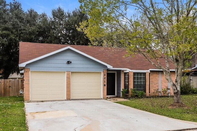Foto del edificio - 2118 Maple Cir