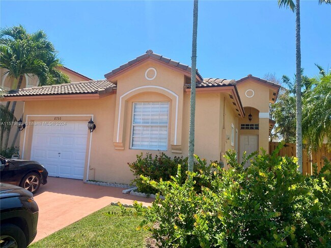 Foto del edificio - 8766 SW 213th Terrace