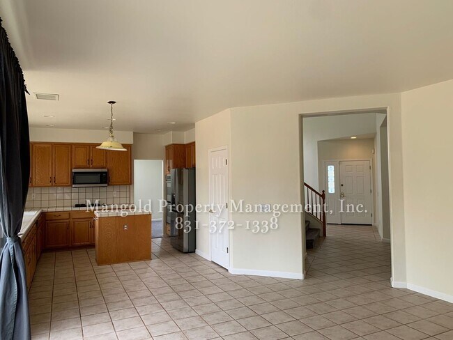 Building Photo - Spacious Home In Marina Neighborhood with ...