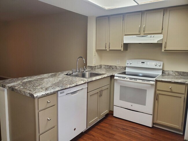 Foto del edificio - **Available mid October** 2 Bedroom/ 2 Bat...