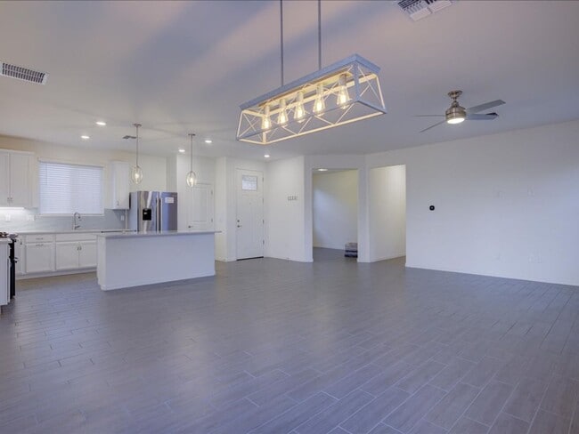 Building Photo - 3 Bedroom 2 Bathroom With Office/Flex room Located in RANCHO SAHUARITA!