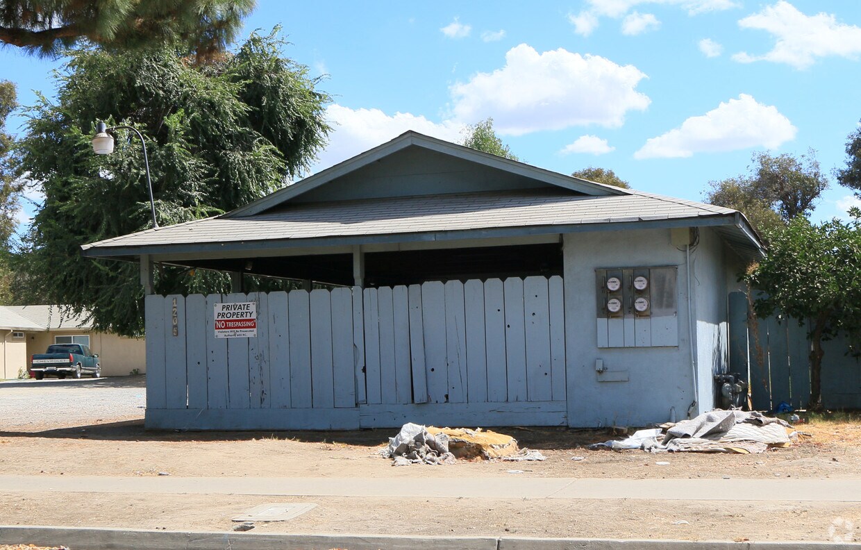 Foto del edificio - 1205 Roselawn Ave