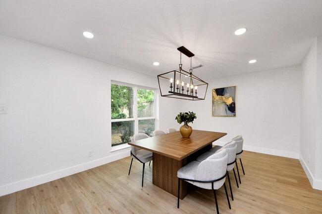 Foto del edificio - 5614 Oakhaven Ln