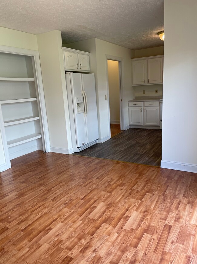 Building Photo - 565 Silver Leaf Dr