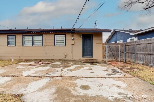 Building Photo - Adorable 3/2 Close to Texas Tech!