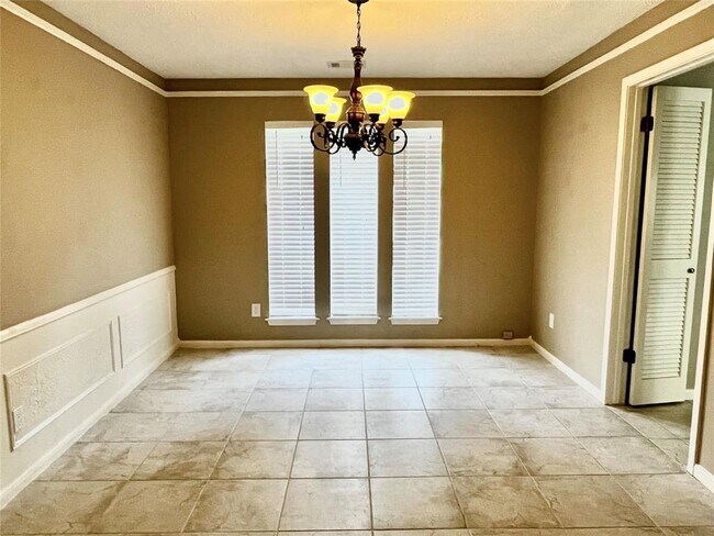 Building Photo - 17527 Forest Mist Dr