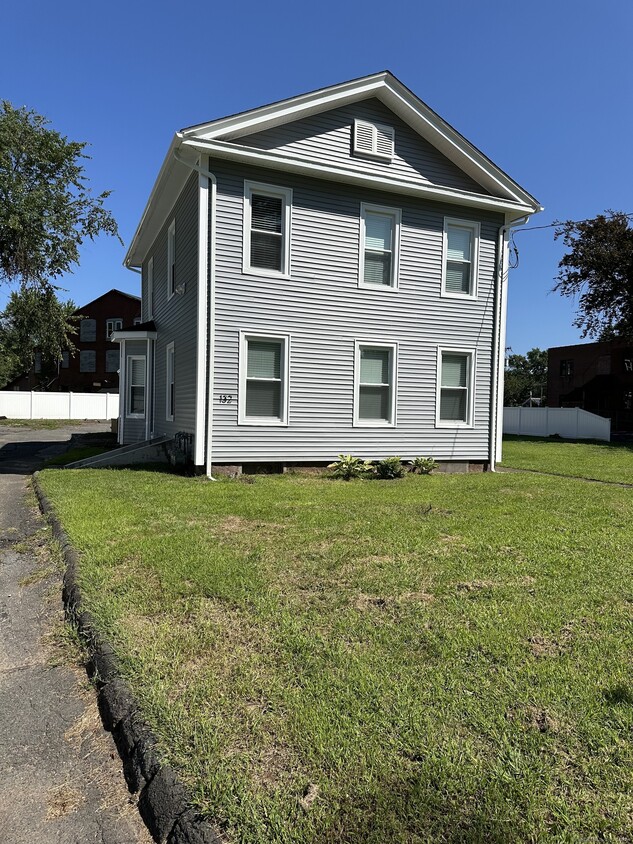 Primary Photo - 132 Naubuc Ave