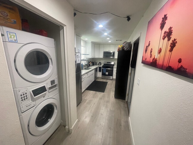 Foto del edificio - 866 N Edgemont St
