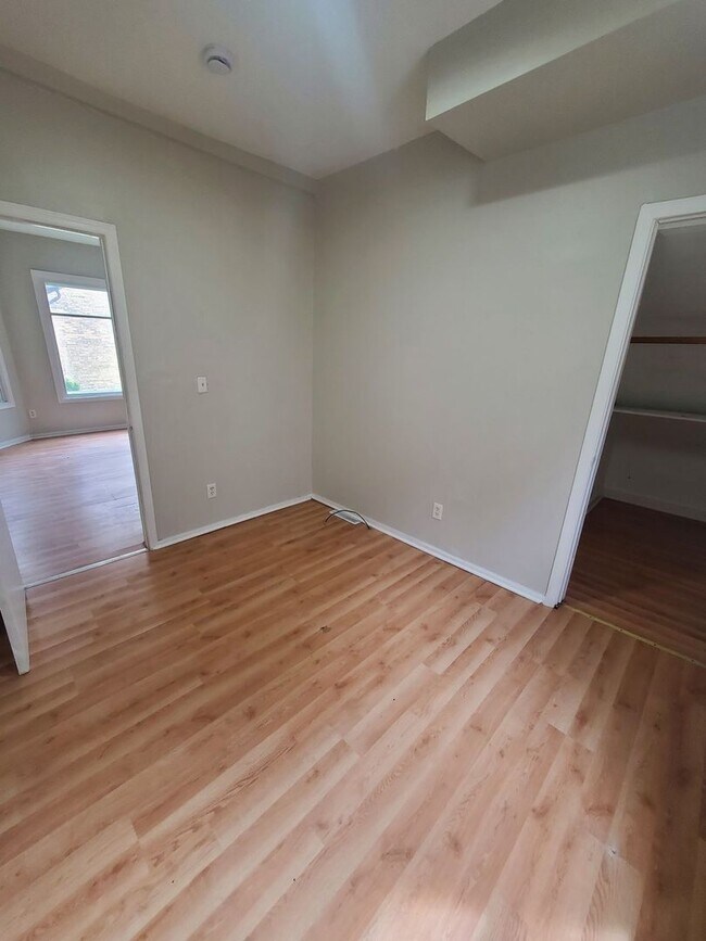 Foto del edificio - 1108-1110 61st St. (Duplex)