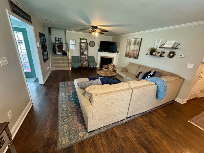 Foto del edificio - 1704 Rock Creek Ln