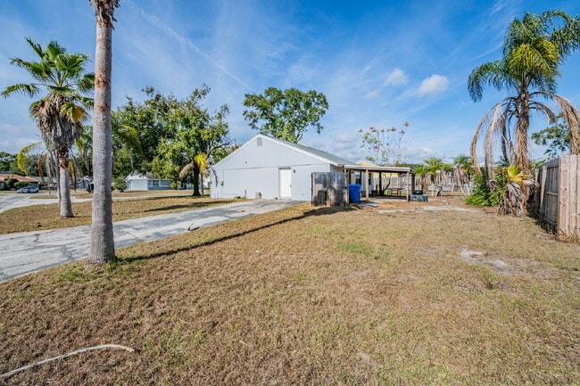 Foto del edificio - 16001 Saddlestring Dr