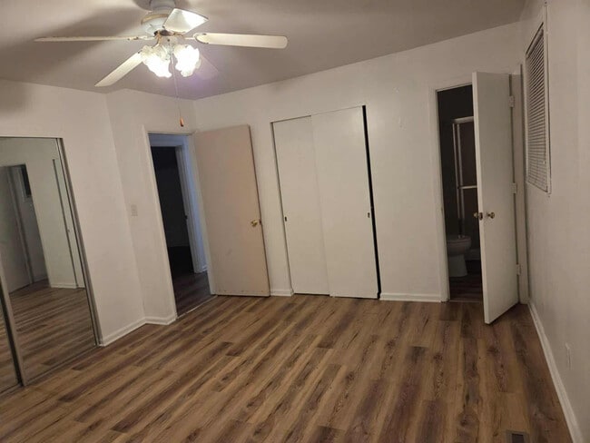 Foto del edificio - 4644 Broadhurst Dr