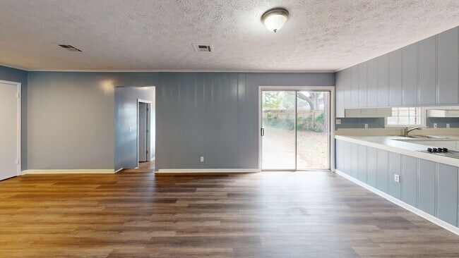 Building Photo - 4 Bedroom/3 Bath Home in Prattville