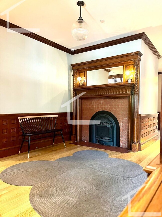 Building Photo - 208 Gardner St
