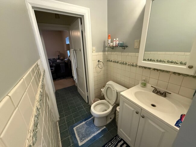 Building Photo - 1911 Jane St