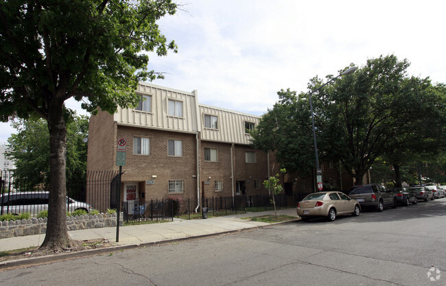 Foto del edificio - Columbia Heights Village