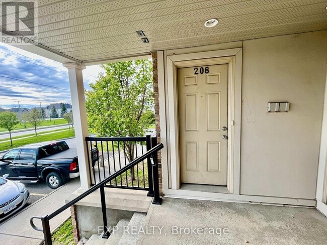 Building Photo - 208-208 Shanly Private