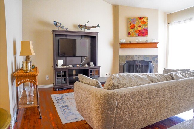 Foto del edificio - 7060 N Holiday Dr