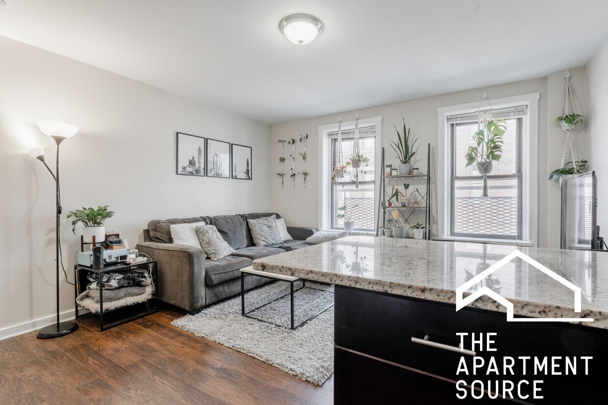Foto principal - 1505 W Fullerton Ave