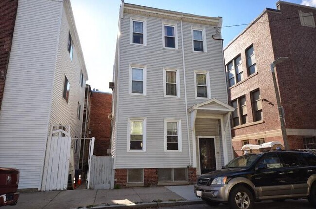 Building Photo - 43 Grove St
