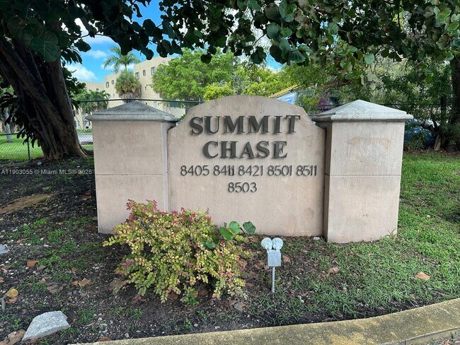 Foto del edificio - 8411 NW 8th St