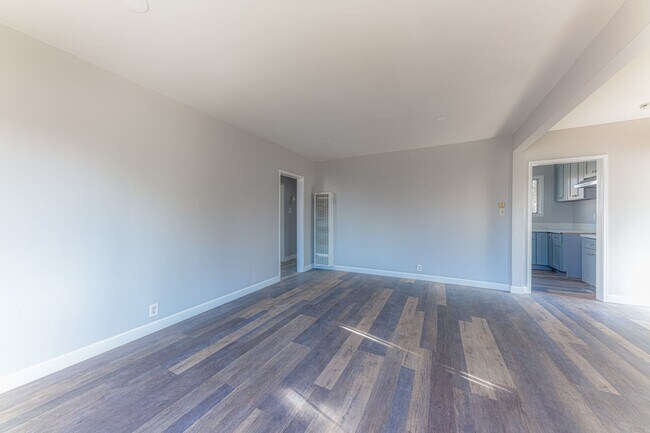 Building Photo - Updated 3 Bedroom Home