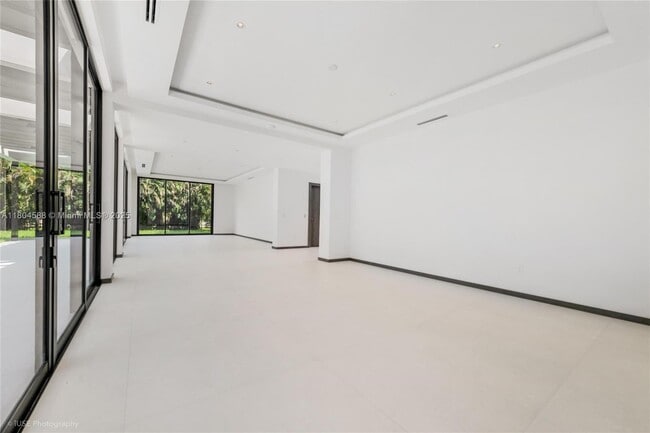 Building Photo - 8000 SW 62nd Ct
