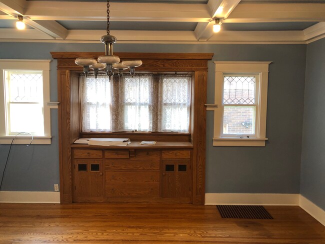 dining room - 911 N Rebecca Pl