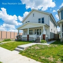 Building Photo - 701 E 4th Ave