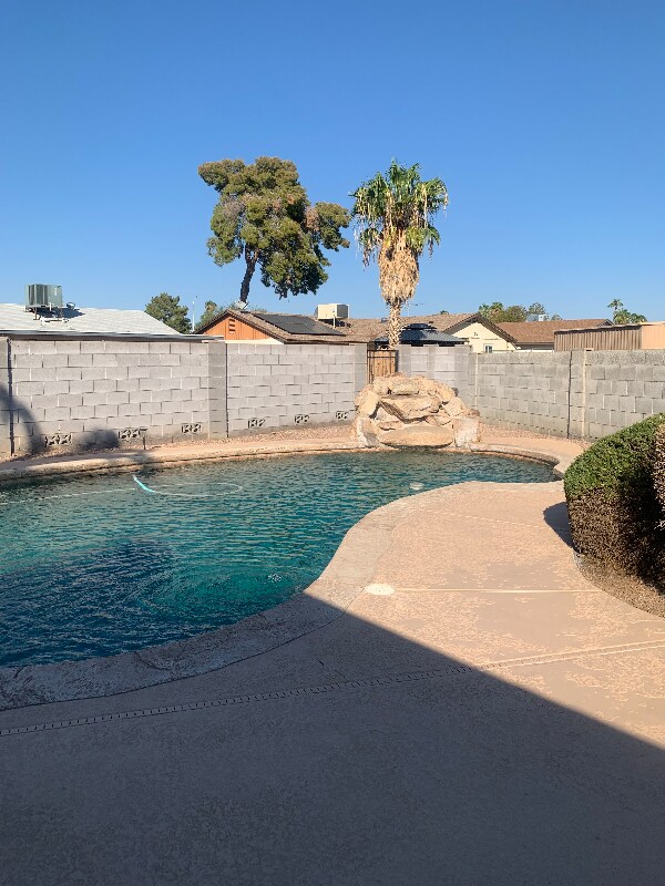 Building Photo - 1410 W Los Arboles Pl