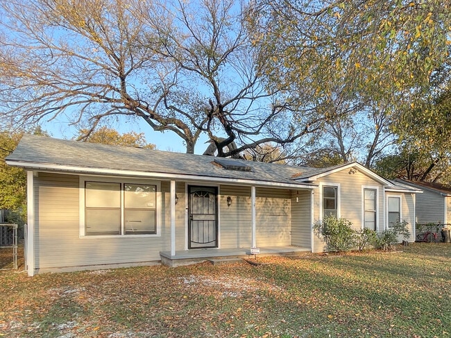 Building Photo - 207 N Bermuda St