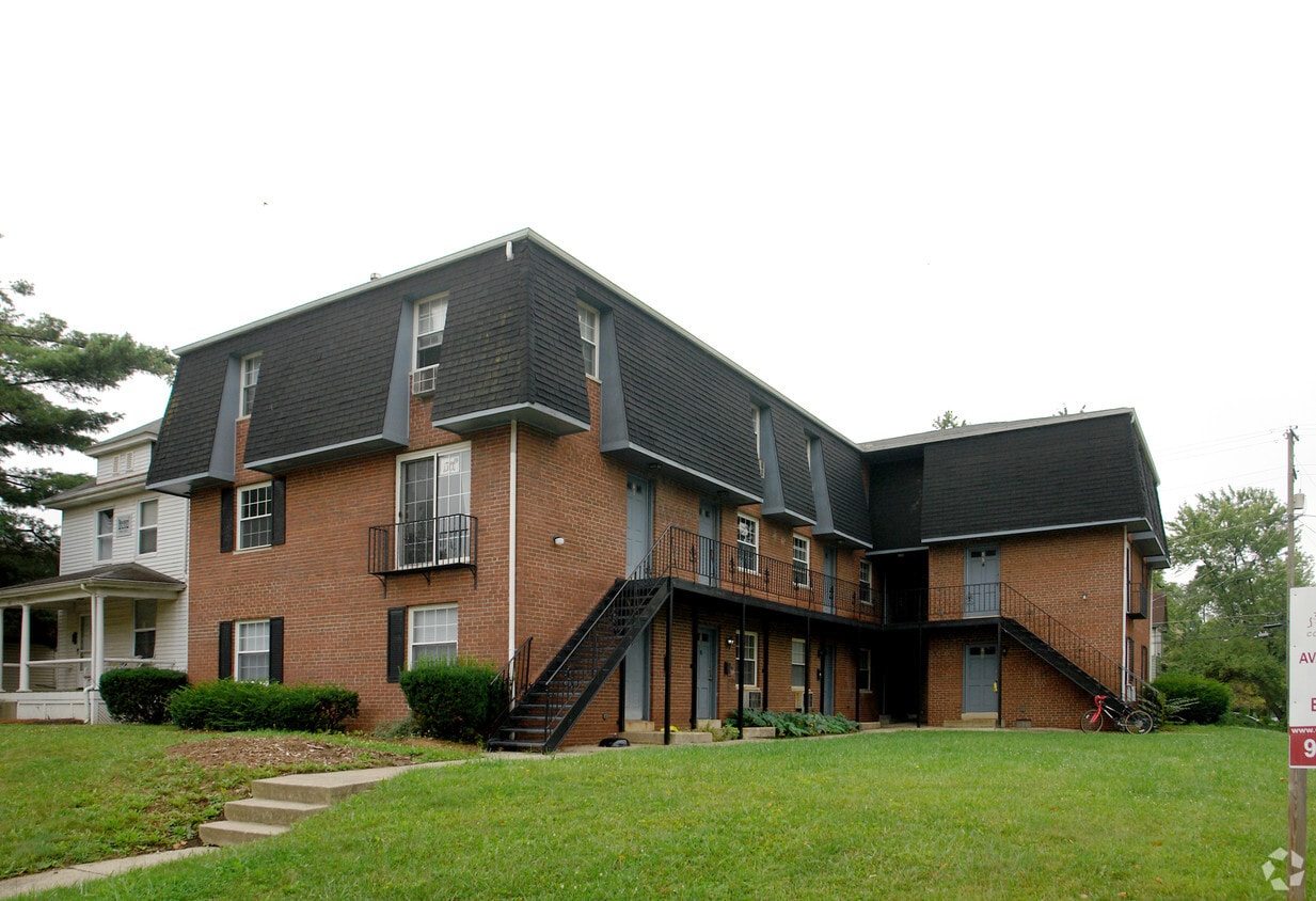 Building Front - 161 E Norwich Ave