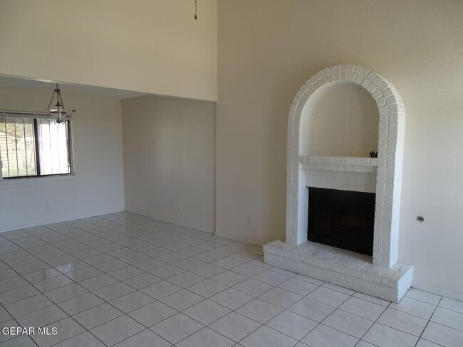 Building Photo - 5245 Roger Maris Dr