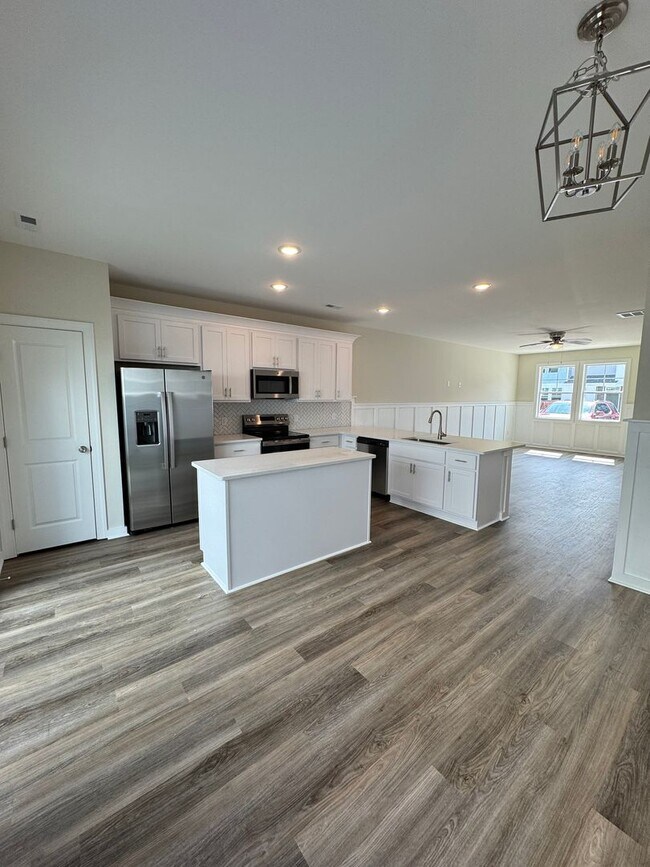 Foto del edificio - Stunning New Construction Townhome Availab...